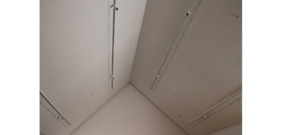 Cleaneo cielo sala exhibición