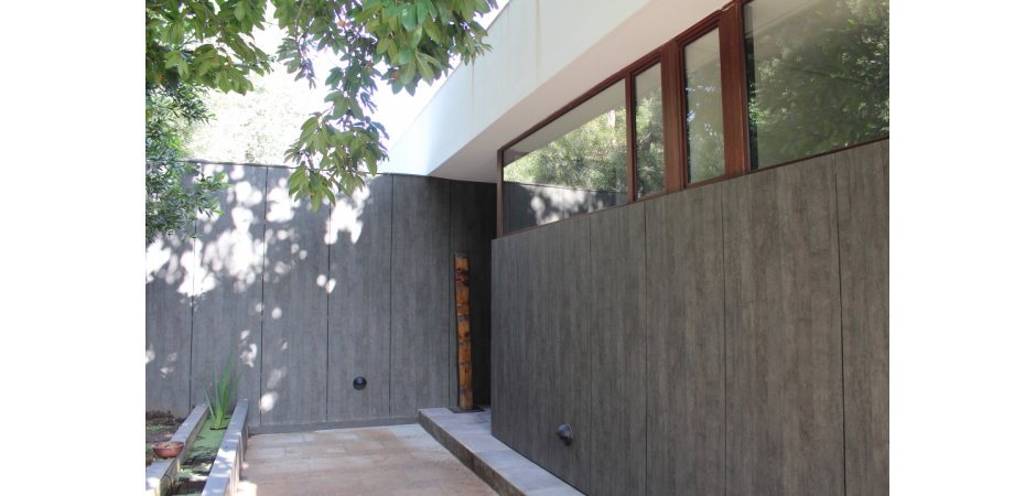 Entrada, fachada ventilada